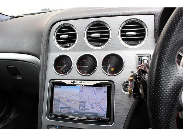 アルファ159 3.2 JTS Q4 Q-トロニック TI 後期モデル アイシン6AT 4WD TEZZOマフラー Frリップ&カーボンスイープ 19インチAW インマニ赤ペイント タワーバー スポーツレザー パワーシート HDDナビ Bカメラ 前後ドラレコ(28枚目)