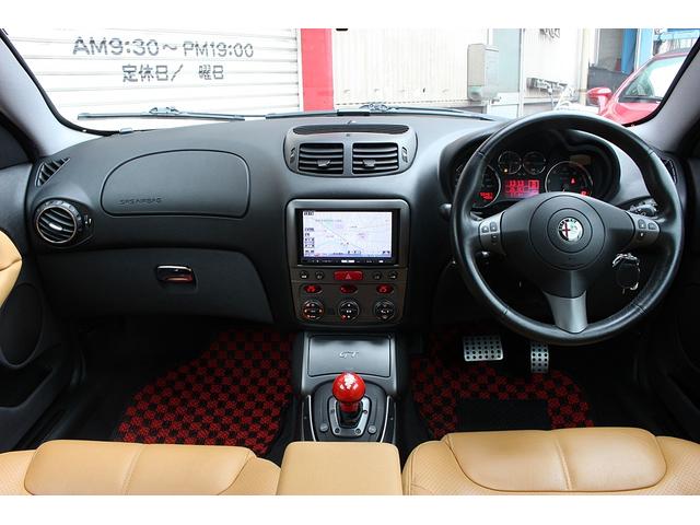 アルファGT クアドリフォリオ ドーロ 60台限定車 タイベル交換済み タンレザーシート 18インチAW キセノンライト パークセンサー 2DINナビ Bカメラ 前後ドラレコ シートヒーター 最終モデル(4枚目)