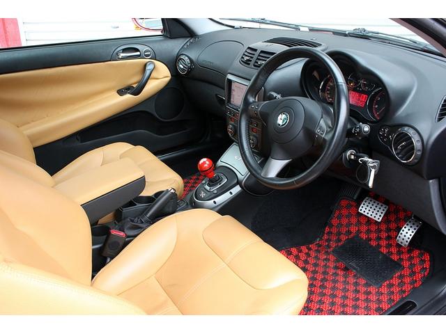 アルファGT クアドリフォリオ ドーロ 60台限定車 タイベル交換済み タンレザーシート 18インチAW キセノンライト パークセンサー 2DINナビ Bカメラ 前後ドラレコ シートヒーター 最終モデル(17枚目)