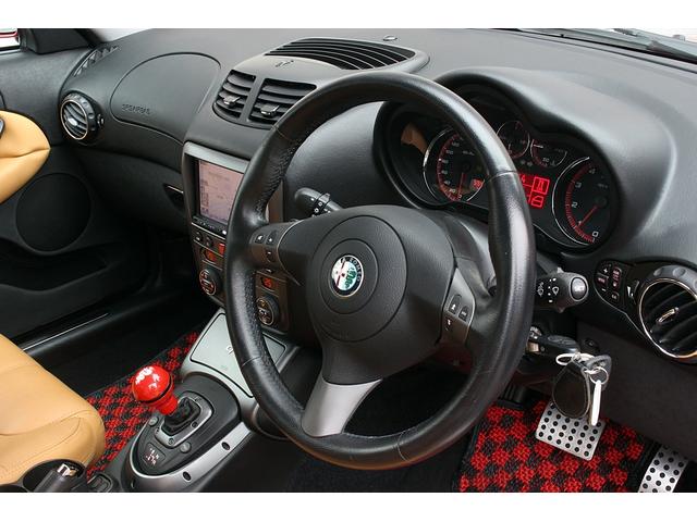 アルファGT クアドリフォリオ ドーロ 60台限定車 タイベル交換済み タンレザーシート 18インチAW キセノンライト パークセンサー 2DINナビ Bカメラ 前後ドラレコ シートヒーター 最終モデル(25枚目)