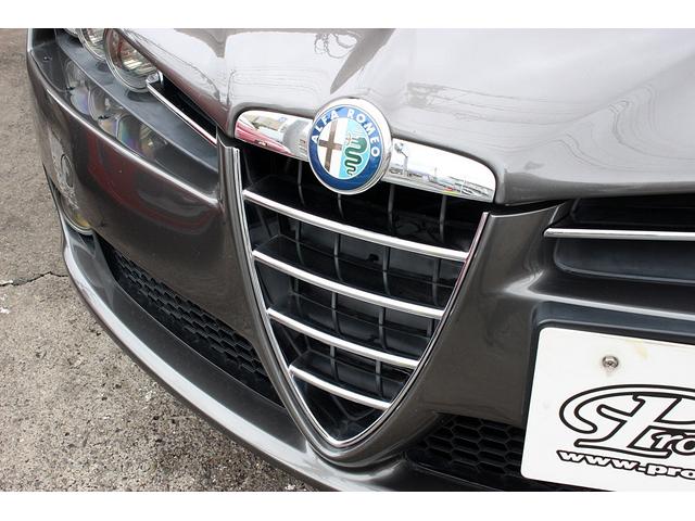 アルファ159 1750TBI 新車並行 1750ターボ 左6速MT TIパッケージ キセノン スポーツサス 19インチAW サイドスカート パークセンサー スポーツシート アルミコンソール 2DINナビ Bカメラ クルコン(10枚目)