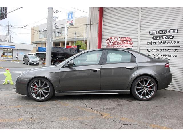 アルファ159 1750TBI 新車並行 1750ターボ 左6速MT TIパッケージ キセノン スポーツサス 19インチAW サイドスカート パークセンサー スポーツシート アルミコンソール 2DINナビ Bカメラ クルコン(11枚目)