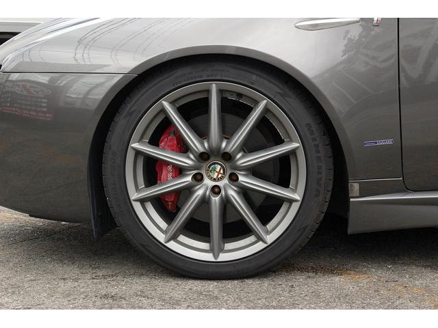 アルファ159 1750TBI 新車並行 1750ターボ 左6速MT TIパッケージ キセノン スポーツサス 19インチAW サイドスカート パークセンサー スポーツシート アルミコンソール 2DINナビ Bカメラ クルコン(15枚目)