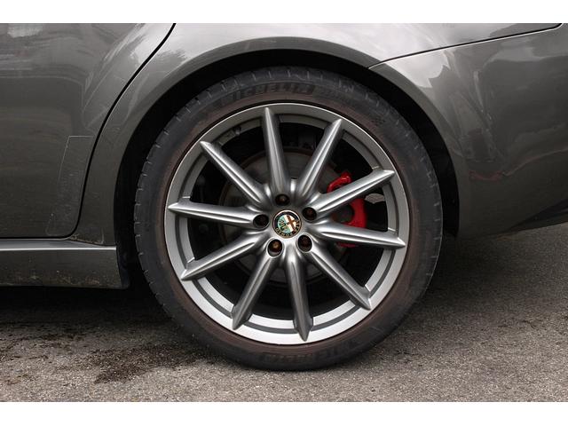 アルファ159 1750TBI 新車並行 1750ターボ 左6速MT TIパッケージ キセノン スポーツサス 19インチAW サイドスカート パークセンサー スポーツシート アルミコンソール 2DINナビ Bカメラ クルコン(16枚目)