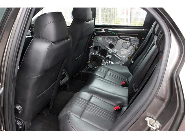 アルファ159 1750TBI 新車並行 1750ターボ 左6速MT TIパッケージ キセノン スポーツサス 19インチAW サイドスカート パークセンサー スポーツシート アルミコンソール 2DINナビ Bカメラ クルコン(19枚目)