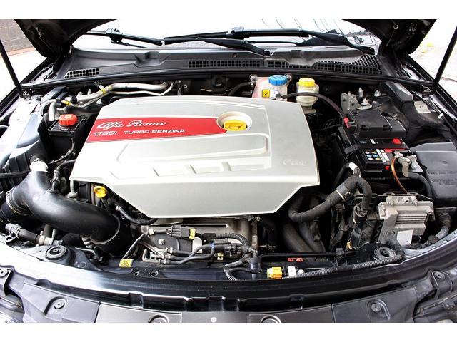 アルファ159 1750TBI 新車並行 1750ターボ 左6速MT TIパッケージ キセノン スポーツサス 19インチAW サイドスカート パークセンサー スポーツシート アルミコンソール 2DINナビ Bカメラ クルコン(34枚目)