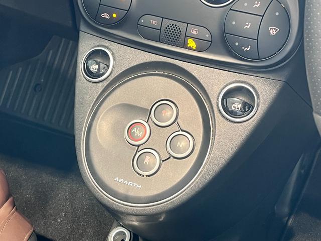 アバルト６９５Ｃ ツーリズモ　ワンオーナー　Ｂｅａｔｓサウンドオーディオ　レザーシート　ブレンボキャリパー　レコードモンツァマフラー（25枚目）