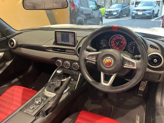 アバルト１２４ スパイダー ベースグレード　ワンオーナー車　ＥＴＣ付き　ビルシュタインショックアブソーバー　シートヒーター付き　フルセグＴＶ　純正ナビゲーション　ＬＥＤヘッドライト　スポーツレザーシート（18枚目）