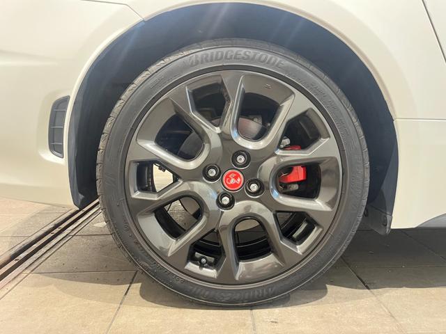 アバルト１２４ スパイダー ベースグレード　ワンオーナー車　ＥＴＣ付き　ビルシュタインショックアブソーバー　シートヒーター付き　フルセグＴＶ　純正ナビゲーション　ＬＥＤヘッドライト　スポーツレザーシート（30枚目）