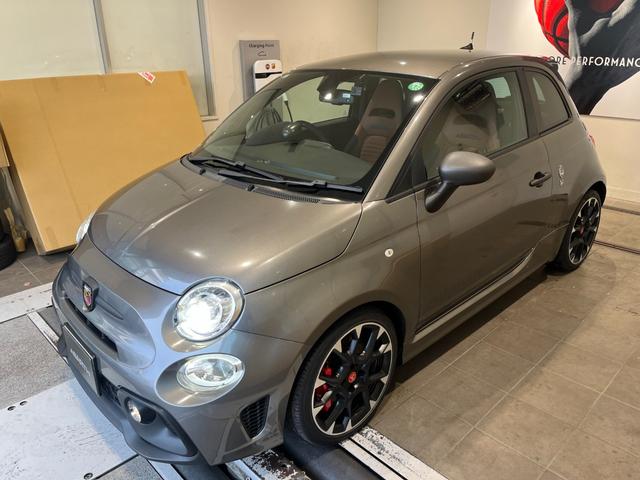 アバルト５９５ コンペティツィオーネ　弊社オーナー様下取り　ワンオーナー車　ドラレコ付き　ＥＴＣ付き　ブラウンサベルトシート　レコードモンツァマフラー　キセノンヘッドライト　禁煙車　純正１７インチアルミホイール（6枚目）