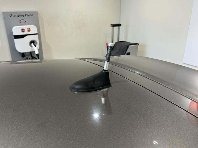 アバルト５９５ コンペティツィオーネ　弊社オーナー様下取り　ワンオーナー車　ドラレコ付き　ＥＴＣ付き　ブラウンサベルトシート　レコードモンツァマフラー　キセノンヘッドライト　禁煙車　純正１７インチアルミホイール（7枚目）