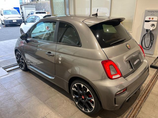 アバルト５９５ コンペティツィオーネ　弊社オーナー様下取り　ワンオーナー車　ドラレコ付き　ＥＴＣ付き　ブラウンサベルトシート　レコードモンツァマフラー　キセノンヘッドライト　禁煙車　純正１７インチアルミホイール（8枚目）