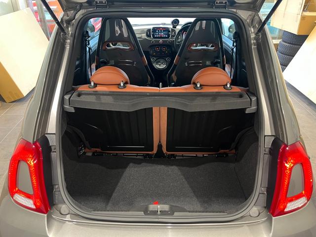 アバルト５９５ コンペティツィオーネ　弊社オーナー様下取り　ワンオーナー車　ドラレコ付き　ＥＴＣ付き　ブラウンサベルトシート　レコードモンツァマフラー　キセノンヘッドライト　禁煙車　純正１７インチアルミホイール（10枚目）