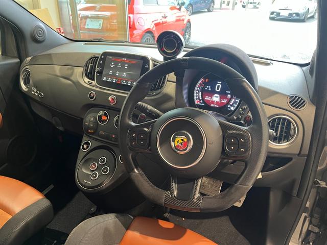 アバルト５９５ コンペティツィオーネ　弊社オーナー様下取り　ワンオーナー車　ドラレコ付き　ＥＴＣ付き　ブラウンサベルトシート　レコードモンツァマフラー　キセノンヘッドライト　禁煙車　純正１７インチアルミホイール（18枚目）