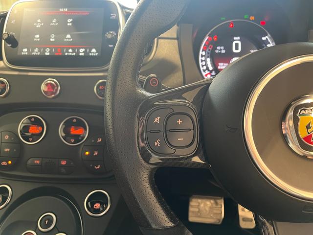 アバルト５９５ コンペティツィオーネ　弊社オーナー様下取り　ワンオーナー車　ドラレコ付き　ＥＴＣ付き　ブラウンサベルトシート　レコードモンツァマフラー　キセノンヘッドライト　禁煙車　純正１７インチアルミホイール（19枚目）