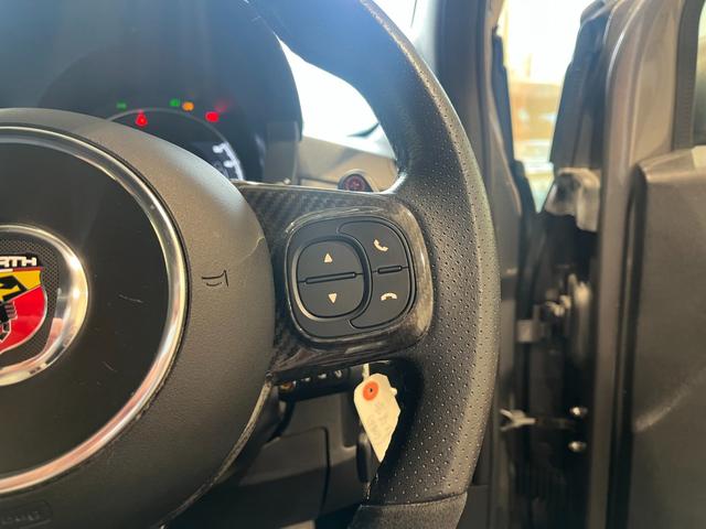 アバルト５９５ コンペティツィオーネ　弊社オーナー様下取り　ワンオーナー車　ドラレコ付き　ＥＴＣ付き　ブラウンサベルトシート　レコードモンツァマフラー　キセノンヘッドライト　禁煙車　純正１７インチアルミホイール（20枚目）