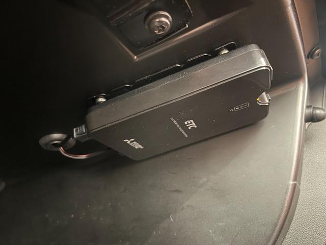 アバルト５９５ コンペティツィオーネ　弊社オーナー様下取り　ワンオーナー車　ドラレコ付き　ＥＴＣ付き　ブラウンサベルトシート　レコードモンツァマフラー　キセノンヘッドライト　禁煙車　純正１７インチアルミホイール（27枚目）