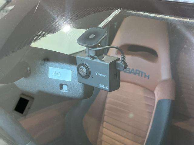 アバルト５９５ コンペティツィオーネ　弊社オーナー様下取り　ワンオーナー車　ドラレコ付き　ＥＴＣ付き　ブラウンサベルトシート　レコードモンツァマフラー　キセノンヘッドライト　禁煙車　純正１７インチアルミホイール（28枚目）