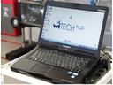 TECマエストロによる整備。迅速で正確な分解整備を実践できる「サーティファイド」とより高度なスキルが要求される「TECマエストロ」2種類の認定資格があります。