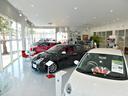 ショールームには3ブランドの最新モデルを展示。個別ブースもあり落ち着いてご商談をしていただけます。
