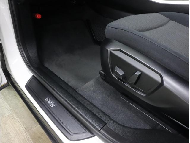 Ｘ３ ｘＤｒｉｖｅ　２０ｄ　メモリーＰシート　タッチレスＰゲート　ナビ３６０°カメラ走行中ＴＶ　衝突軽減　レーンキープ　コンフォートアクセス　ＰＤＣ　１７ＡＷ　デイライト付アダプティブＨＩＤライト　ＬＥＤフォグ　８速ＡＴ　後期型（67枚目）