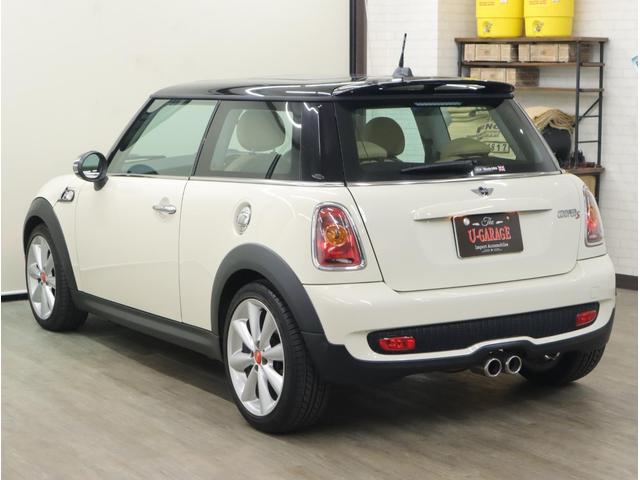 MINI クーパーS パノラマガラスサンルーフ ベージュ革シート/ヒーター HIDライト パドルシフト付6速ステップトロニックAT 純正17AW フォグランプ プッシュスタート Blackジャック・ドア&ルームミラーカバー(2枚目)