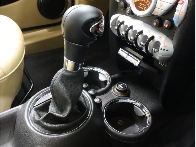 MINI クーパーS パノラマガラスサンルーフ ベージュ革シート/ヒーター HIDライト パドルシフト付6速ステップトロニックAT 純正17AW フォグランプ プッシュスタート Blackジャック・ドア&ルームミラーカバー(15枚目)