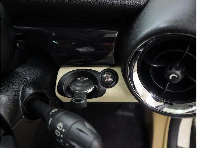 MINI クーパーS パノラマガラスサンルーフ ベージュ革シート/ヒーター HIDライト パドルシフト付6速ステップトロニックAT 純正17AW フォグランプ プッシュスタート Blackジャック・ドア&ルームミラーカバー(24枚目)