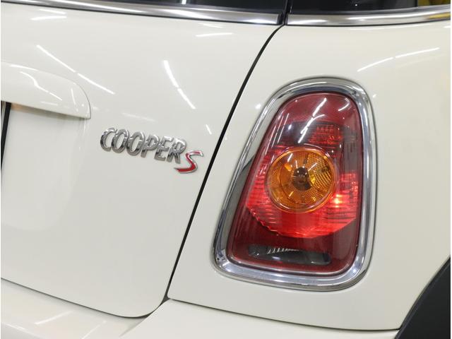 MINI クーパーS パノラマガラスサンルーフ ベージュ革シート/ヒーター HIDライト パドルシフト付6速ステップトロニックAT 純正17AW フォグランプ プッシュスタート Blackジャック・ドア&ルームミラーカバー(39枚目)