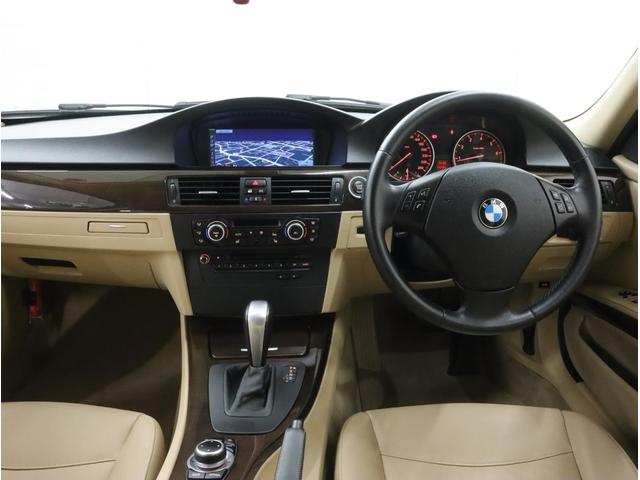 ３シリーズ ３２０ｉ　ハイラインパッケージ　ベージュ革メモリーＰシート／ヒーター　ｉＤｒｉｖｅＨＤＤナビ／ＣＤ／ＤＶＤ／ＡＵＸ　直噴エンジン　電動パワステ　スモールライトリング付ＨＩＤヘッドライト　ＬＥＤウィンカー　コンフォートアクセス　記９枚（9枚目）