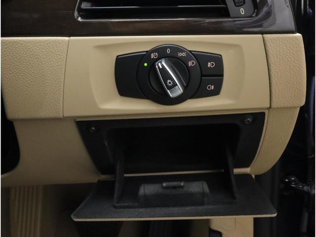 ３シリーズ ３２０ｉ　ハイラインパッケージ　ベージュ革メモリーＰシート／ヒーター　ｉＤｒｉｖｅＨＤＤナビ／ＣＤ／ＤＶＤ／ＡＵＸ　直噴エンジン　電動パワステ　スモールライトリング付ＨＩＤヘッドライト　ＬＥＤウィンカー　コンフォートアクセス　記９枚（21枚目）