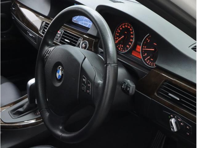 ３２０ｉ　黒革メモリーＰシート／ヒーター　低ダストブレーキパッド　ｉＤｒｉｖｅＨＤＤナビ／ＣＤ／ＤＶＤ／Ｂカメラ　直噴エンジン　電動パワステ　ＨＩＤライト　ＬＥＤウィンカー　コンフォートアクセス　禁煙　記録９枚(42枚目)