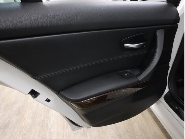 ３２０ｉ　黒革メモリーＰシート／ヒーター　低ダストブレーキパッド　ｉＤｒｉｖｅＨＤＤナビ／ＣＤ／ＤＶＤ／Ｂカメラ　直噴エンジン　電動パワステ　ＨＩＤライト　ＬＥＤウィンカー　コンフォートアクセス　禁煙　記録９枚(74枚目)