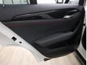 インパネと統一されたハイグロスブラックフィニッシャートリムを採用したドアパネル。目立った劣化はありません。