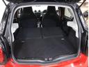 ラゲッジルームの容量は185リッター。50:50分割可倒式の後席を倒すと最大で975リッターまで広がります。