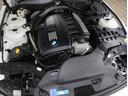 BMW伝統のシルキーシックス2500ccエンジンは、直列6気筒らしい滑らかな回転フィールが魅力。高回転まで伸びやかに吹け上がり、自然吸気ならではの上質で扱いやすい出力特性を楽しめる点が印象的です。