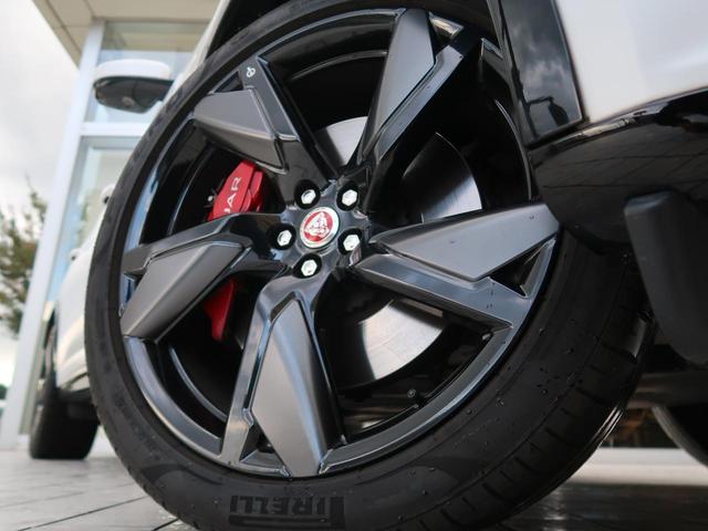 純正２２インチアルミ『こだわりを持ってモデル別にデザインされています。しつこい鉄粉や錆に高い効果を発揮する「ホイールコーティング」の施工も受付中！お気軽に担当営業までご相談ください。』