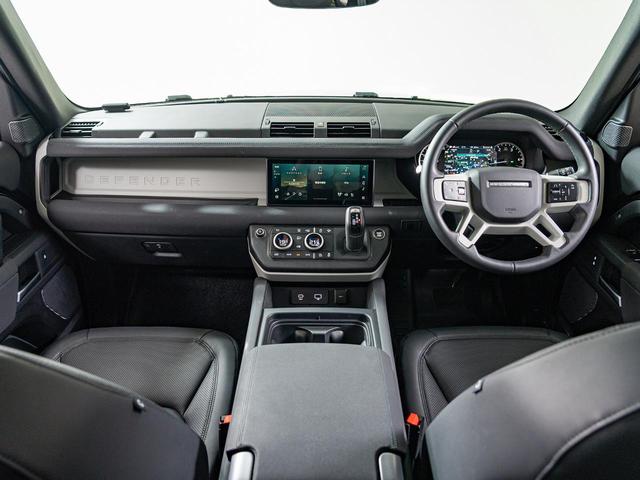 ディフェンダー 110S D300 認定中古車 パノラミックルーフ 衝突軽減 全席シートヒーター 純正19インチAW ブラックパック ワンオーナー サイドステップ アップルカープレイ 全周囲カメラ セミパワーシート ナビ(2枚目)