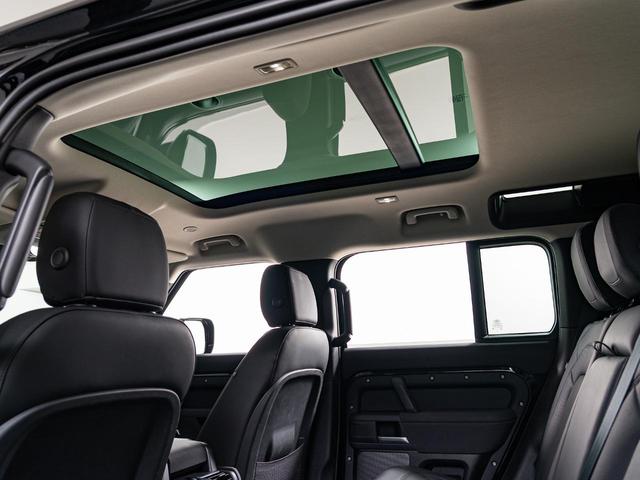 ディフェンダー 110S D300 認定中古車 パノラミックルーフ 衝突軽減 全席シートヒーター 純正19インチAW ブラックパック ワンオーナー サイドステップ アップルカープレイ 全周囲カメラ セミパワーシート ナビ(5枚目)