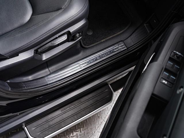 ディフェンダー 110S D300 認定中古車 パノラミックルーフ 衝突軽減 全席シートヒーター 純正19インチAW ブラックパック ワンオーナー サイドステップ アップルカープレイ 全周囲カメラ セミパワーシート ナビ(7枚目)