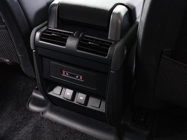 ディフェンダー 110S D300 認定中古車 パノラミックルーフ 衝突軽減 全席シートヒーター 純正19インチAW ブラックパック ワンオーナー サイドステップ アップルカープレイ 全周囲カメラ セミパワーシート ナビ(9枚目)