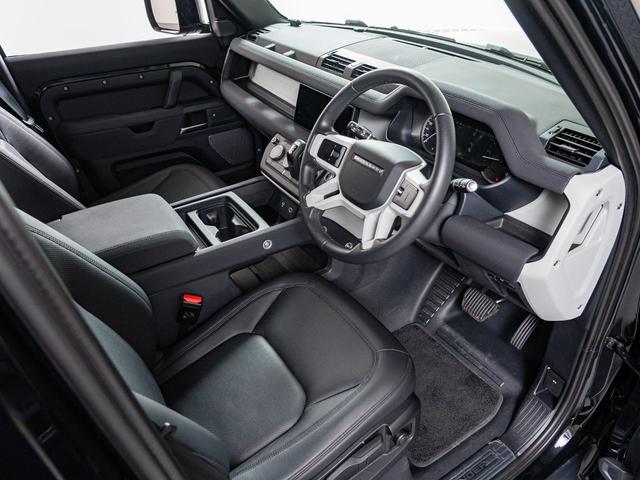 ディフェンダー 110S D300 認定中古車 パノラミックルーフ 衝突軽減 全席シートヒーター 純正19インチAW ブラックパック ワンオーナー サイドステップ アップルカープレイ 全周囲カメラ セミパワーシート ナビ(13枚目)