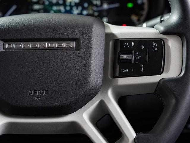 ディフェンダー 110S D300 認定中古車 パノラミックルーフ 衝突軽減 全席シートヒーター 純正19インチAW ブラックパック ワンオーナー サイドステップ アップルカープレイ 全周囲カメラ セミパワーシート ナビ(17枚目)