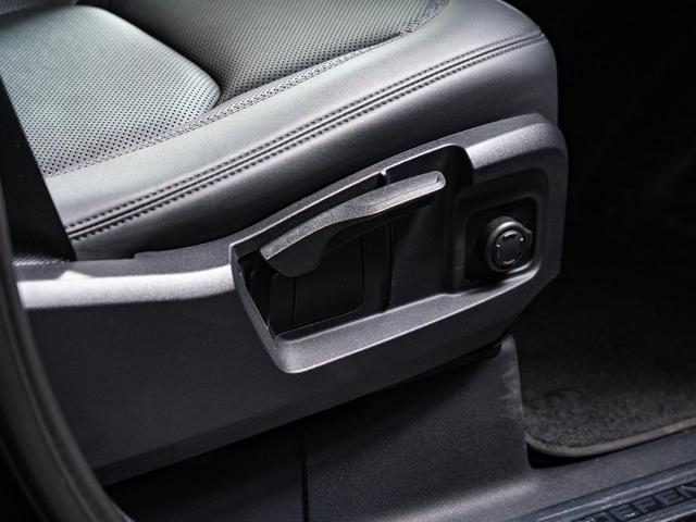 ディフェンダー 110S D300 認定中古車 パノラミックルーフ 衝突軽減 全席シートヒーター 純正19インチAW ブラックパック ワンオーナー サイドステップ アップルカープレイ 全周囲カメラ セミパワーシート ナビ(25枚目)