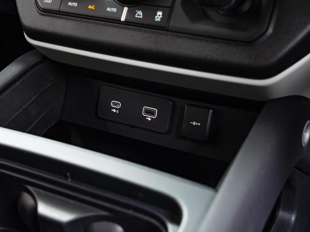 ディフェンダー 110S D300 認定中古車 パノラミックルーフ 衝突軽減 全席シートヒーター 純正19インチAW ブラックパック ワンオーナー サイドステップ アップルカープレイ 全周囲カメラ セミパワーシート ナビ(30枚目)