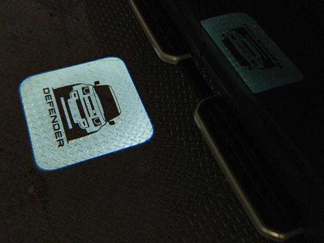 ディフェンダー 110S D300 認定中古車 パノラミックルーフ 衝突軽減 全席シートヒーター 純正19インチAW ブラックパック ワンオーナー サイドステップ アップルカープレイ 全周囲カメラ セミパワーシート ナビ(40枚目)