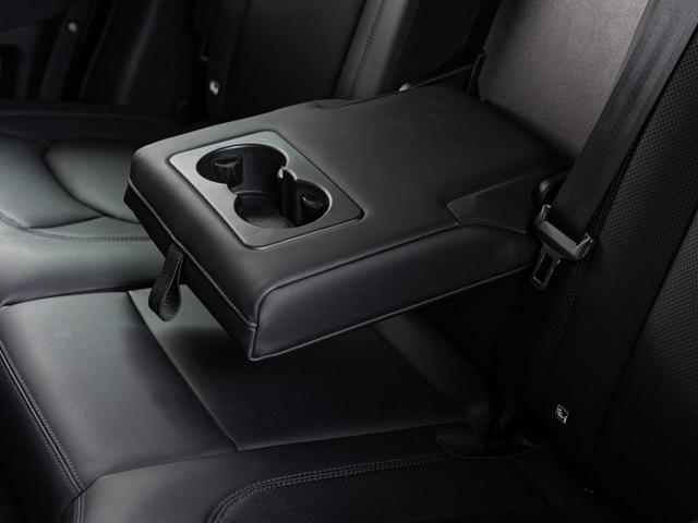 ディフェンダー 110S D300 認定中古車 パノラミックルーフ 衝突軽減 全席シートヒーター 純正19インチAW ブラックパック ワンオーナー サイドステップ アップルカープレイ 全周囲カメラ セミパワーシート ナビ(49枚目)