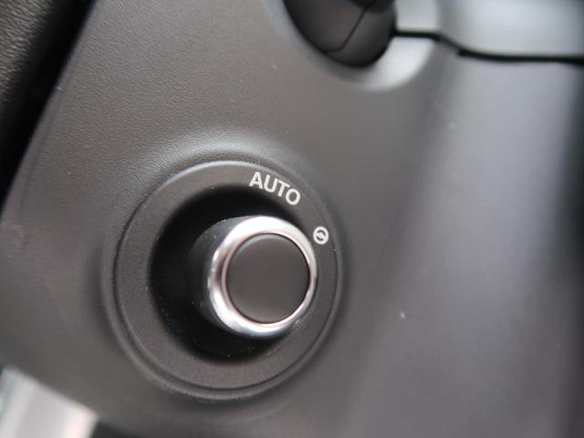 電動調整ステアリングコラム　　『このレバーを使うことでハンドルの位置を前後上下に調整できます。更にシートメモリーと同時にハンドルの位置も記憶するので、大変便利な機能です。』