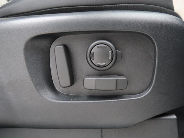 パワーシート『電動パワーシートですので運転中のシート調節も安全に行えます。微調整も可能ですのであなただけのドライビングポジションを実現します。』