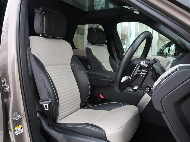 贅沢な装飾、力強いシルエット、落ち着いた質感、モダンなフィニッシャーなど細部まで作り込まれたキャビン。高い着座位置で前方を遠くまで見渡せるスポーツドライビングポジションを採用。